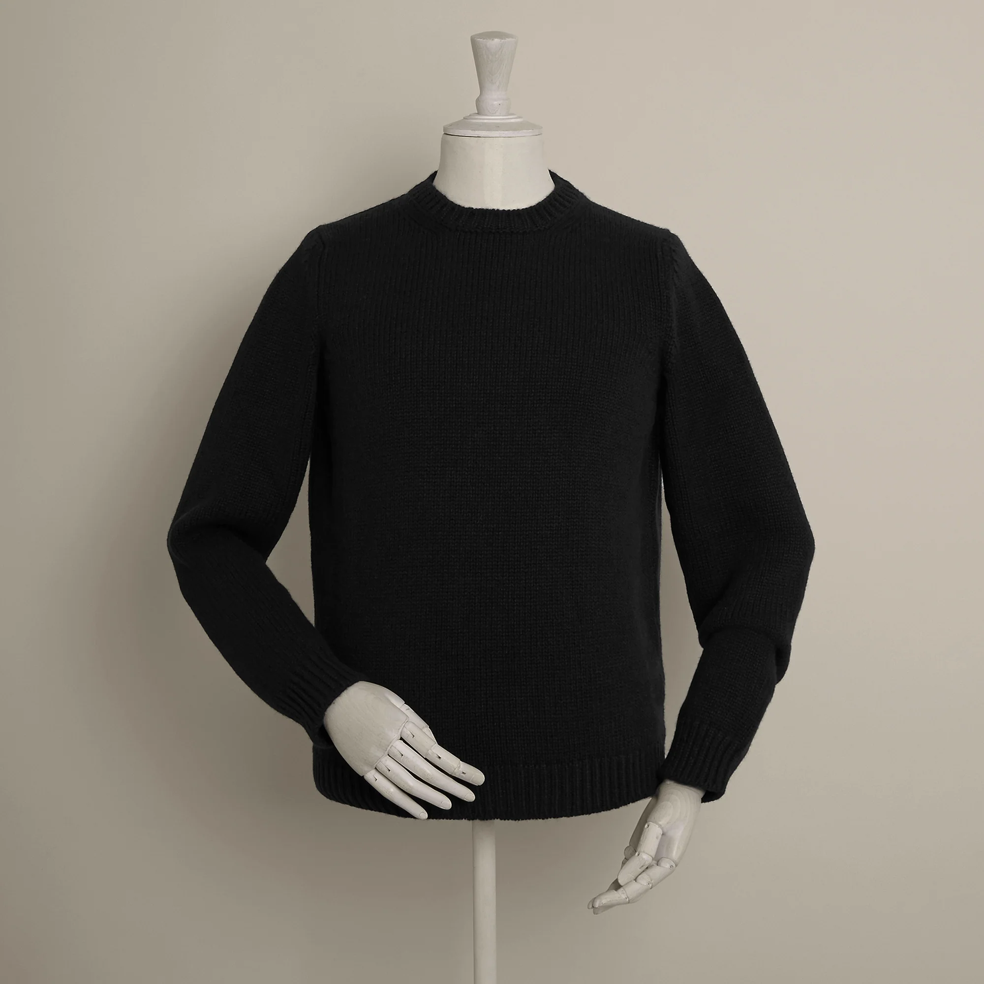 12Ply Plain Knit Cashmere Sweater in Black