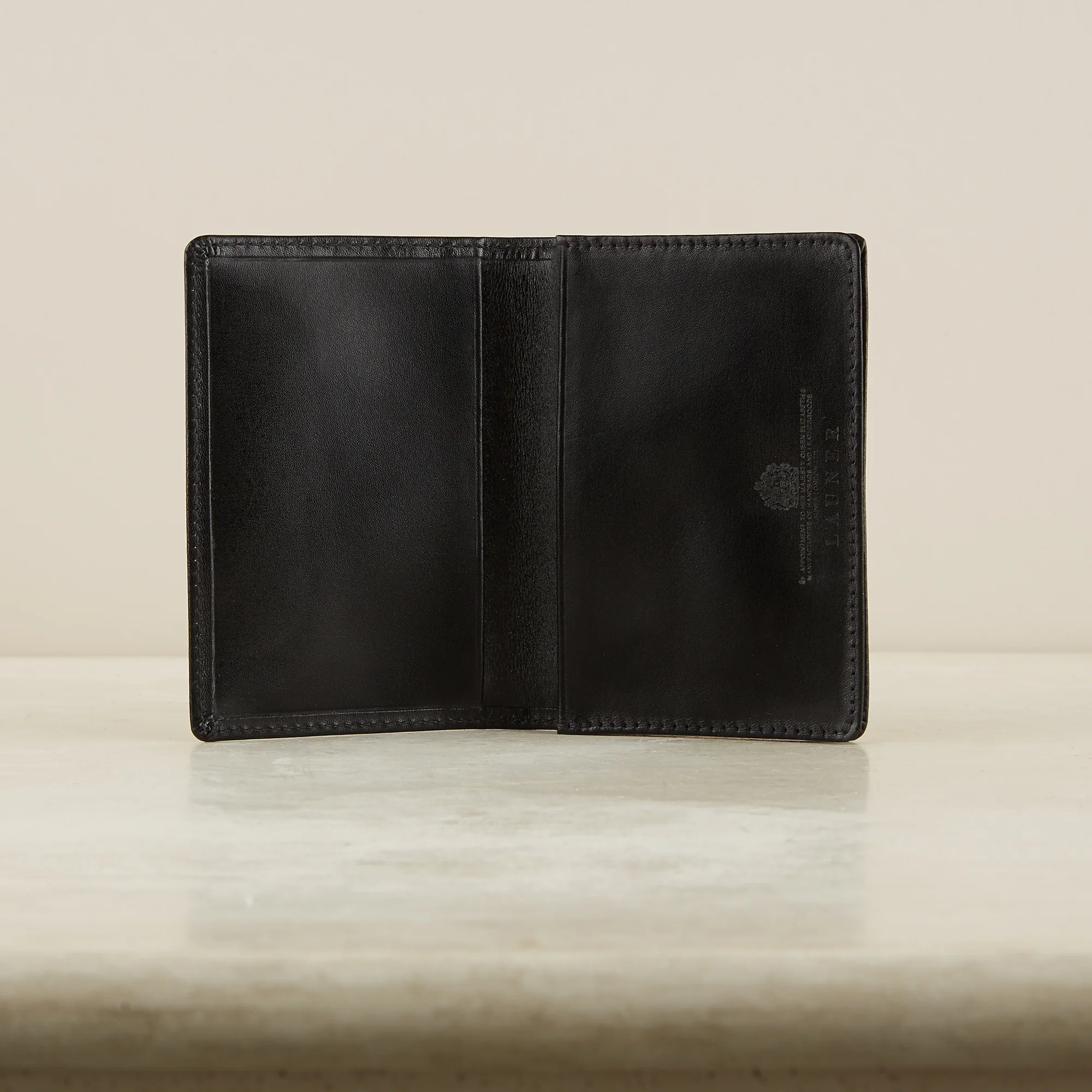 Bi-Fold 6 Cards Case in Black - Image 2