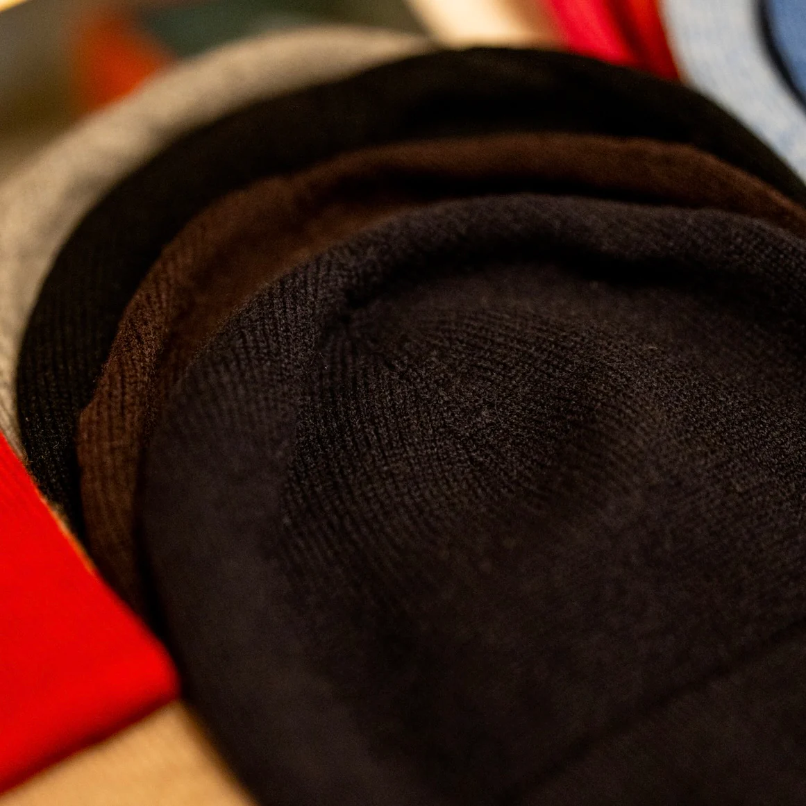 Cashmere Beanie Knitted Hat In Black - Image 2