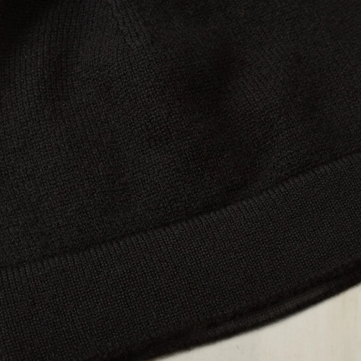 Cashmere Beanie Knitted Hat In Black - Image 3
