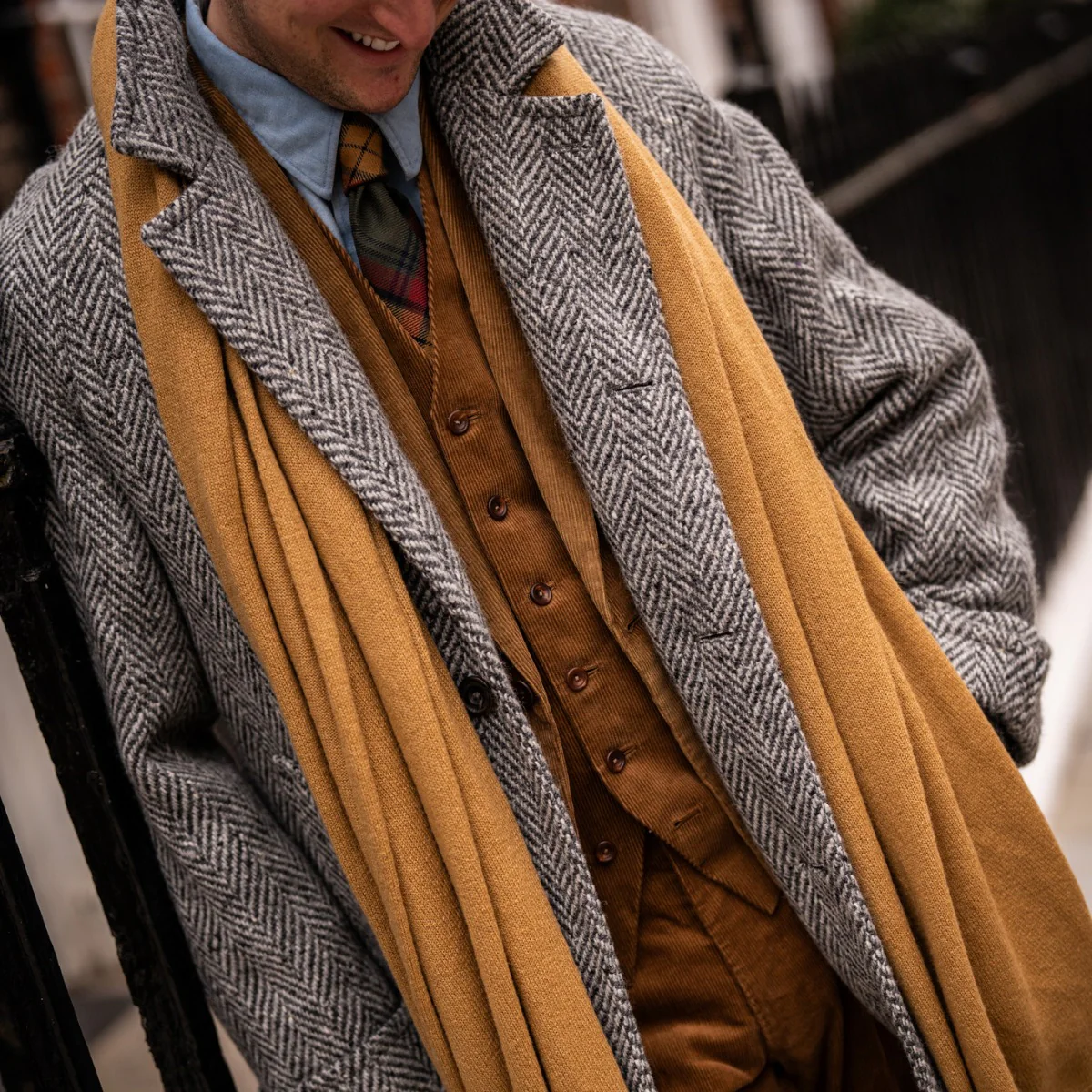 Large Knitted Cashmere Scarf In Tobacco