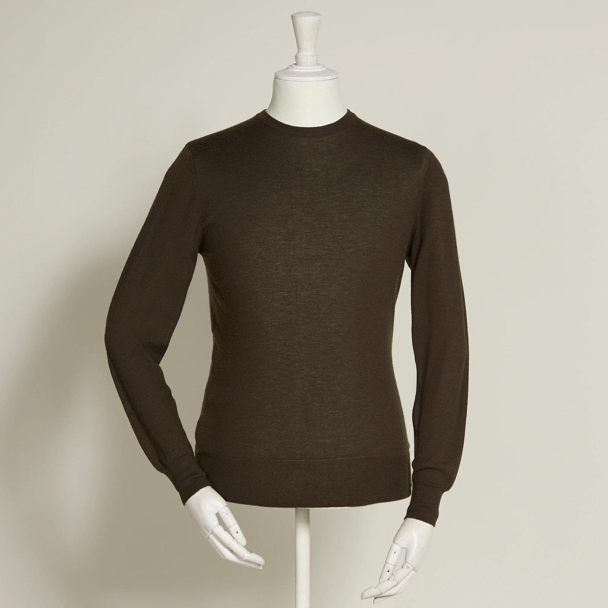 Lightweight Cashmere Crew Neck Sweater In Chocolate
