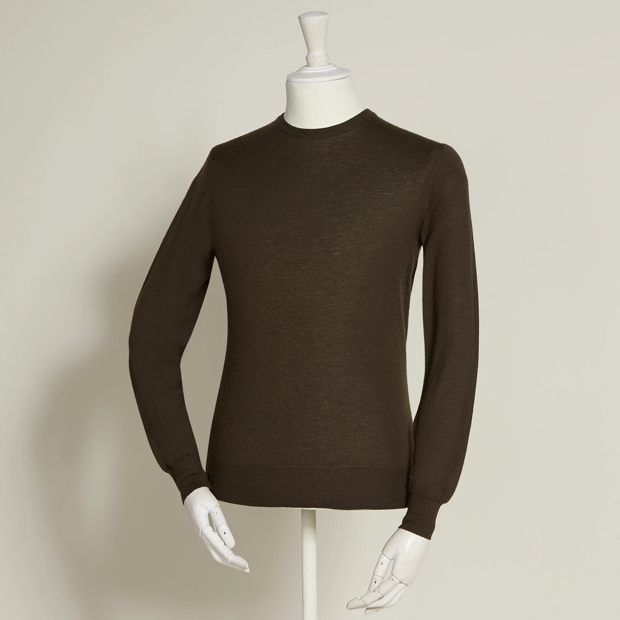 Lightweight Cashmere Crew Neck Sweater In Chocolate - Image 2