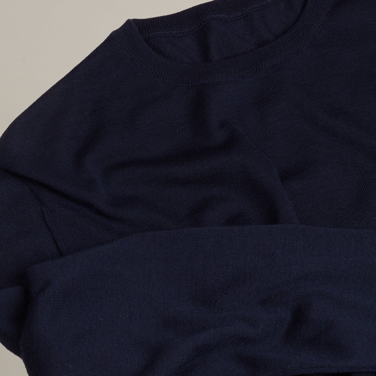 Lightweight Cashmere Crew Neck Sweater In Midnight - Image 4