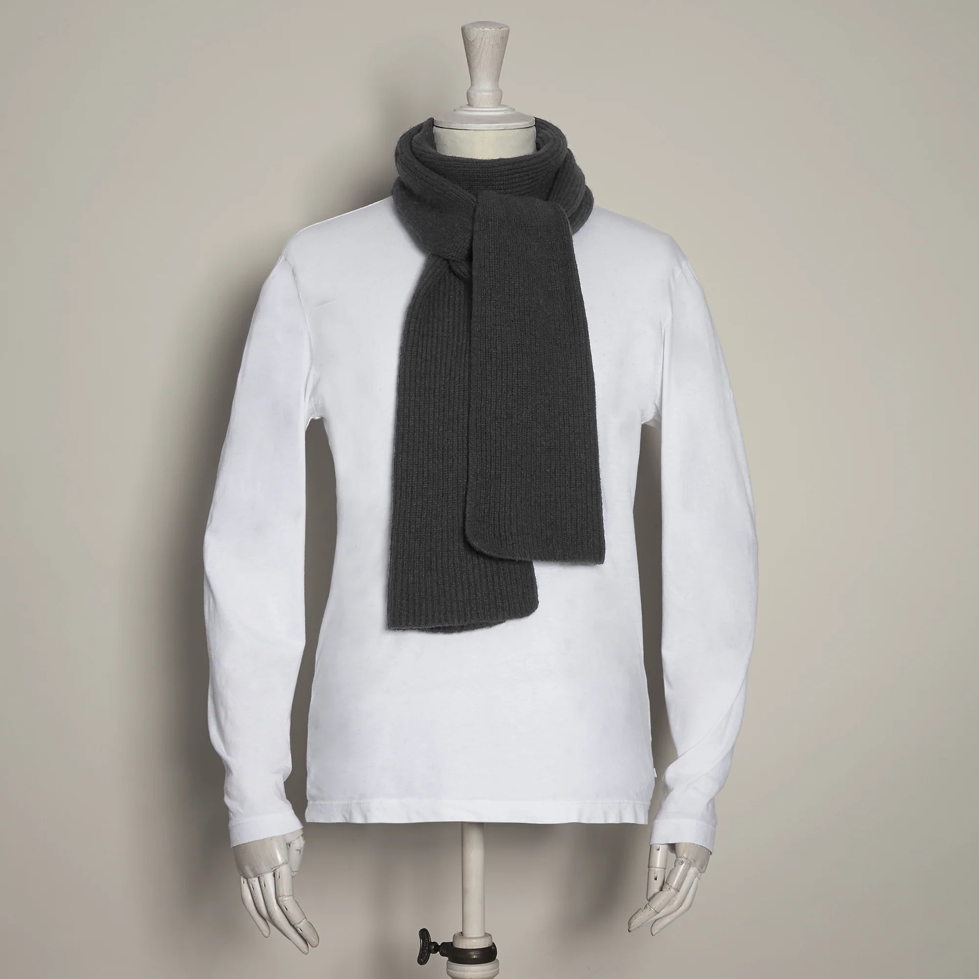 Ribbed Cashmere Scarf In Charcoal - Image 2