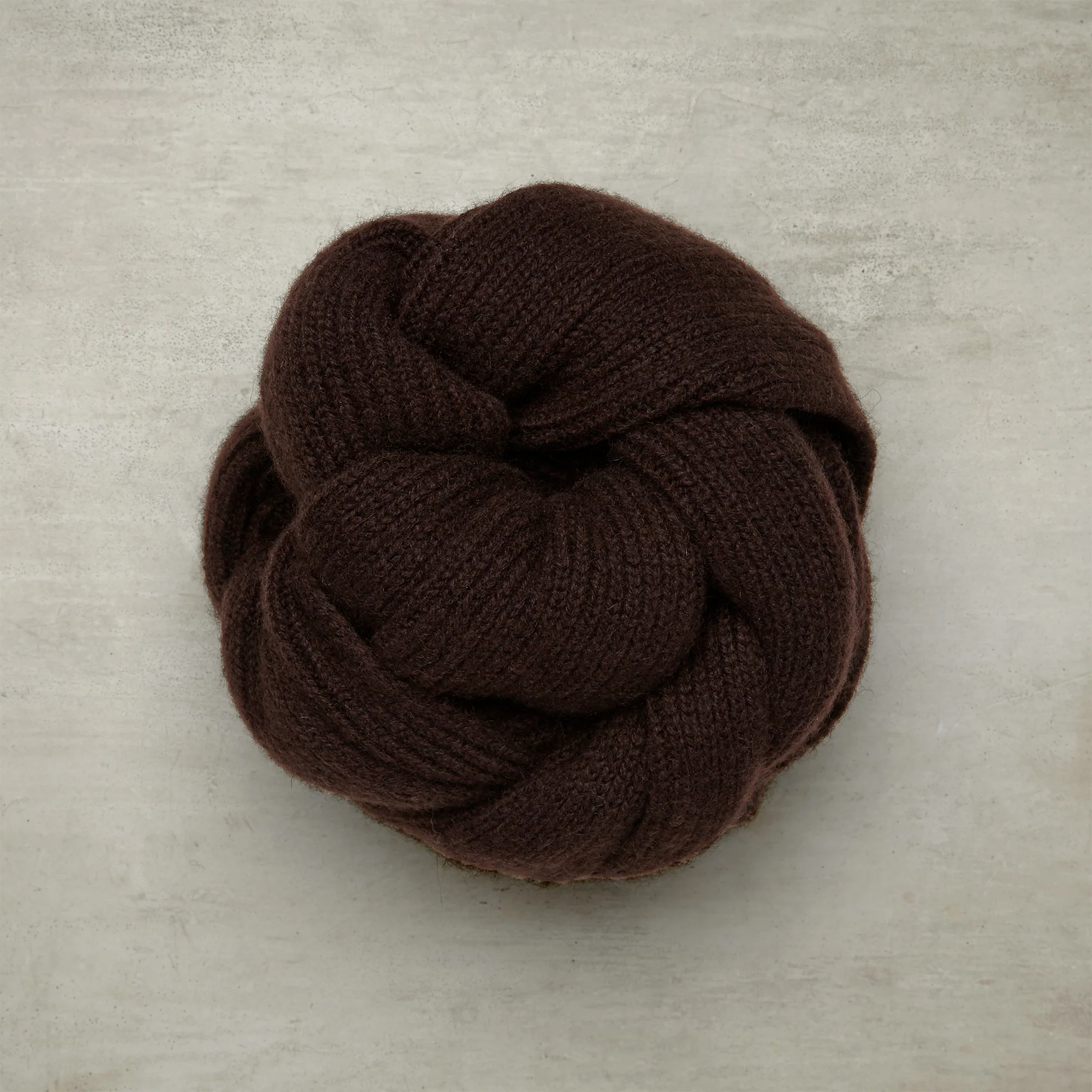 Ribbed Cashmere Scarf In Dark Brown