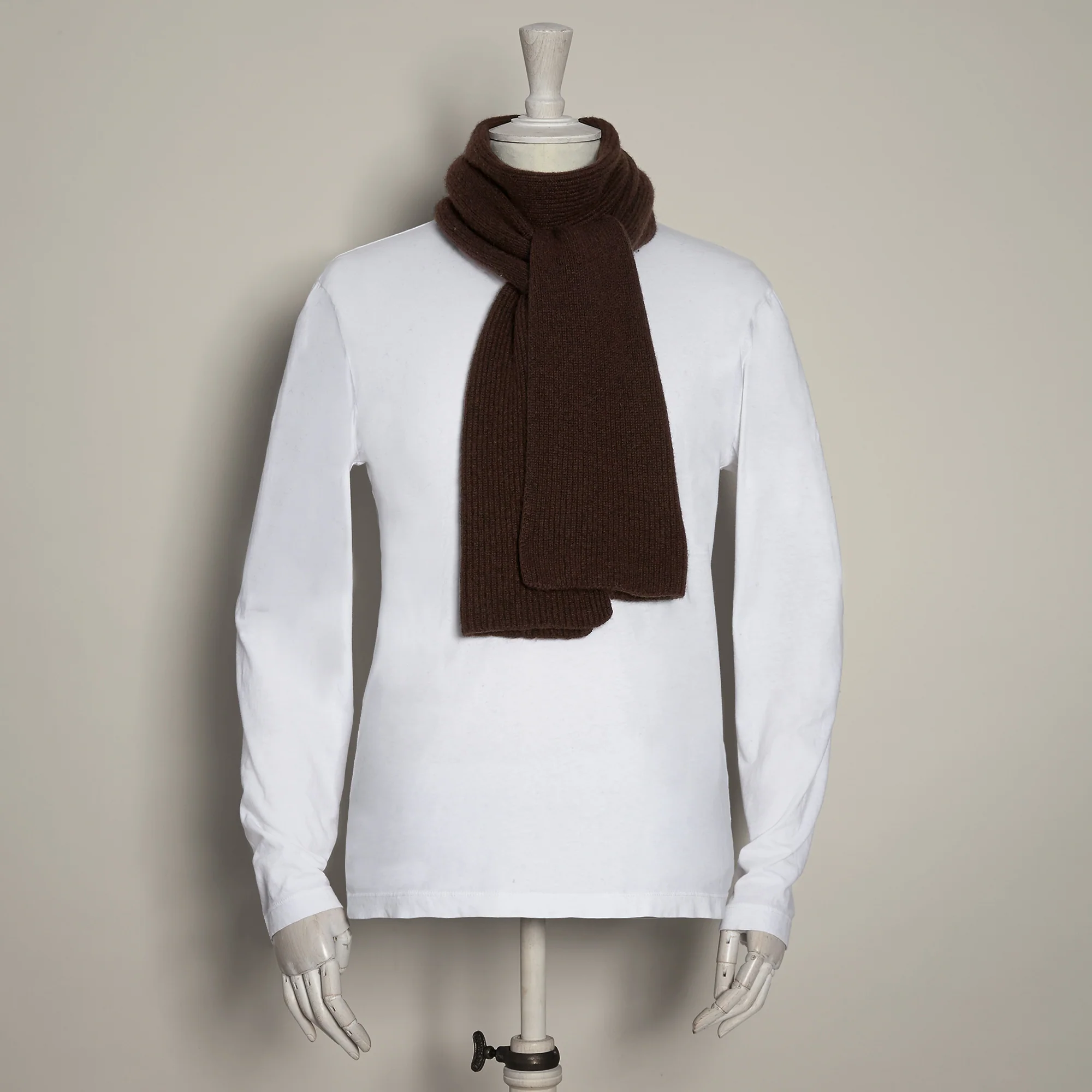 Ribbed Cashmere Scarf In Dark Brown - Image 2