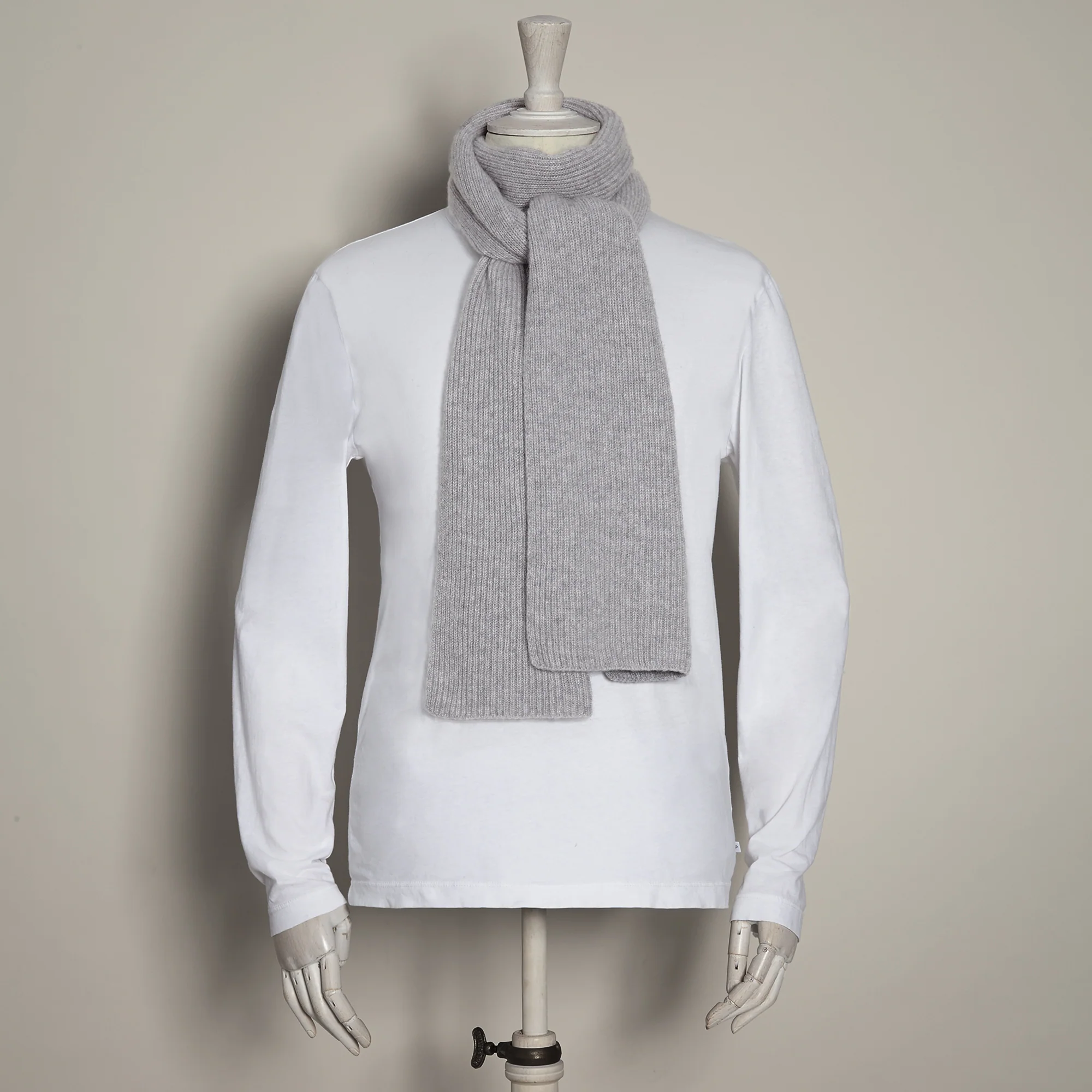 Ribbed Cashmere Scarf In Light Grey - Image 2