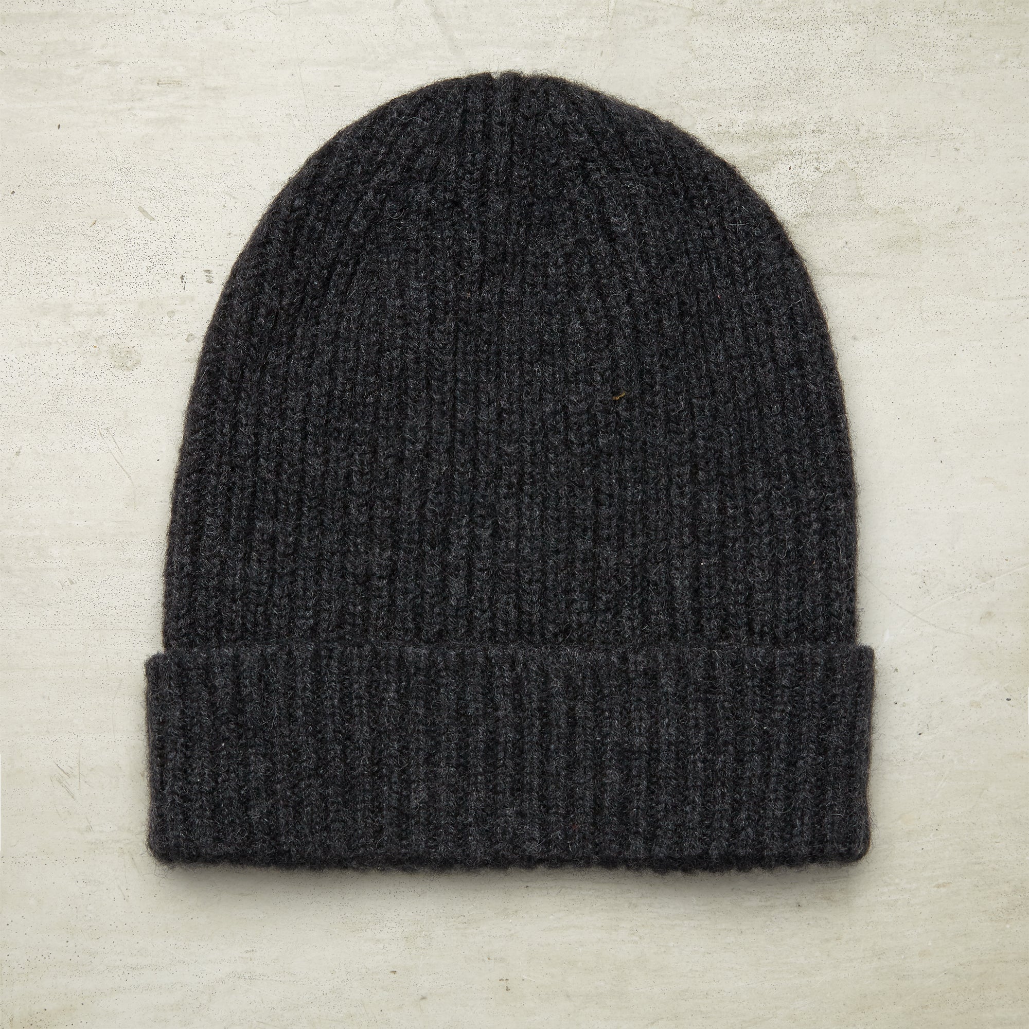 Ribbed Knit Cashmere Hat In Charcoal