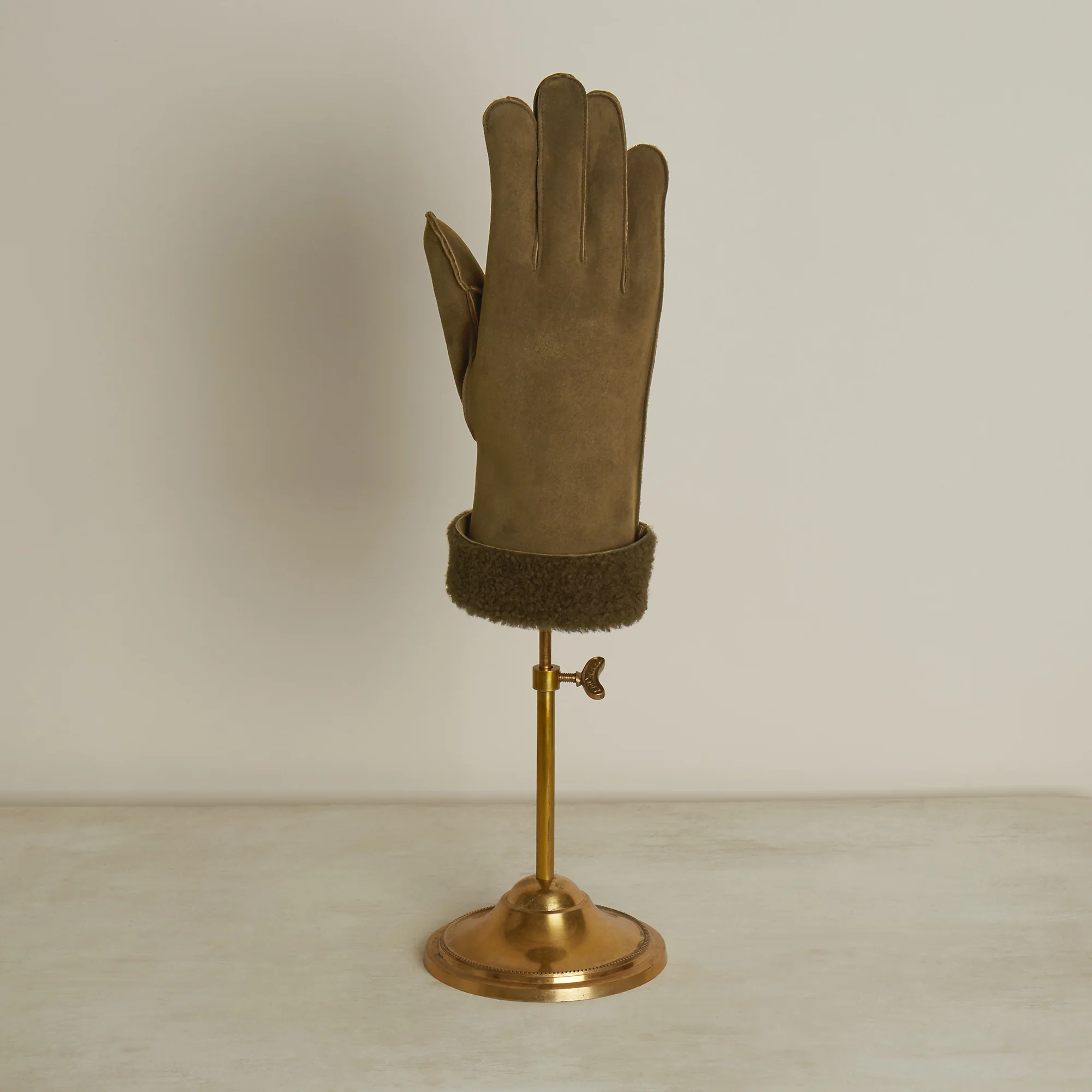 Sheepskin Gloves In Dark Natural - Image 2