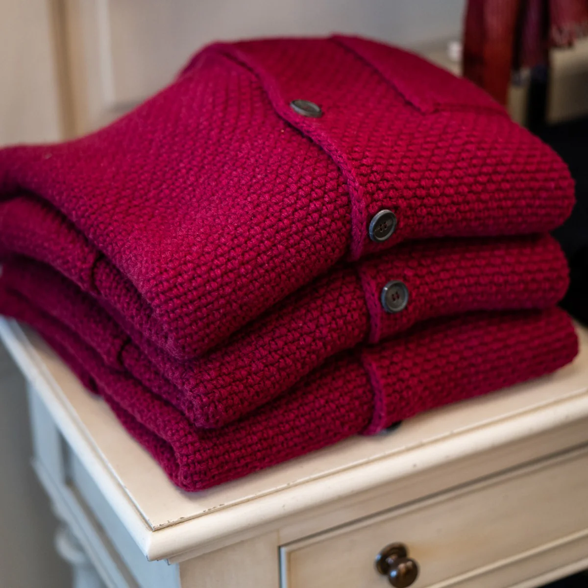 Single Breasted Cashmere and Merino Knitted Jacket In Burgundy - Image 4