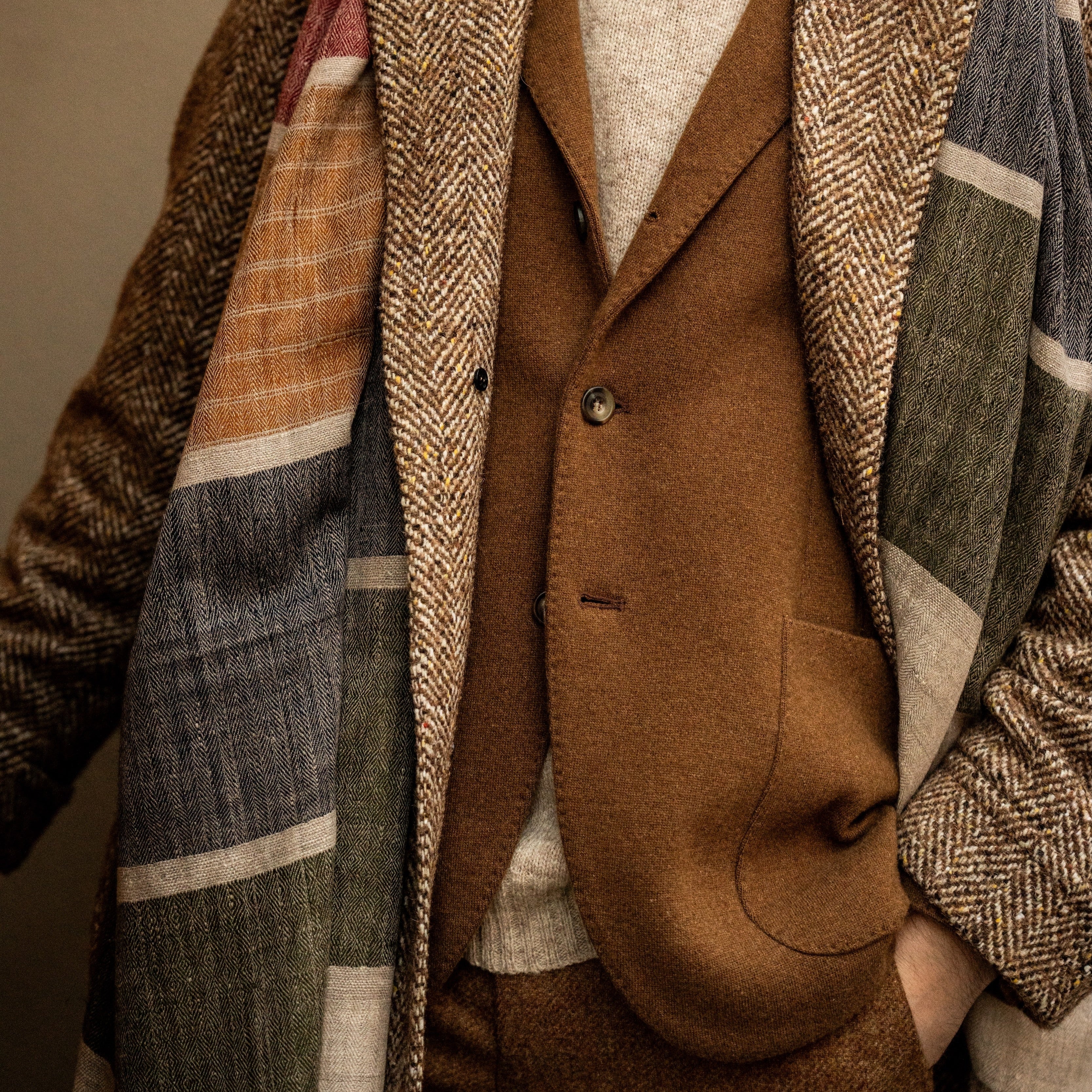 Single Breasted Cashmere Blend Unstructured Knitted Blazer in Tobacco - Image 2