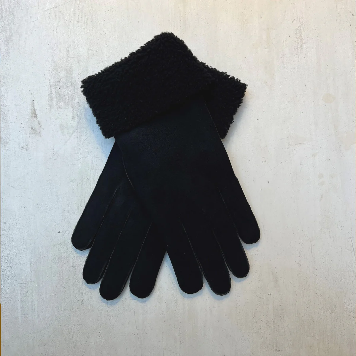 Soft Sheepskin Gloves In Black