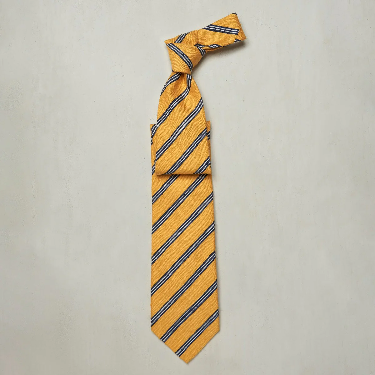 Textured Silk Tie With Diagonal Stripe in Yellow and Navy