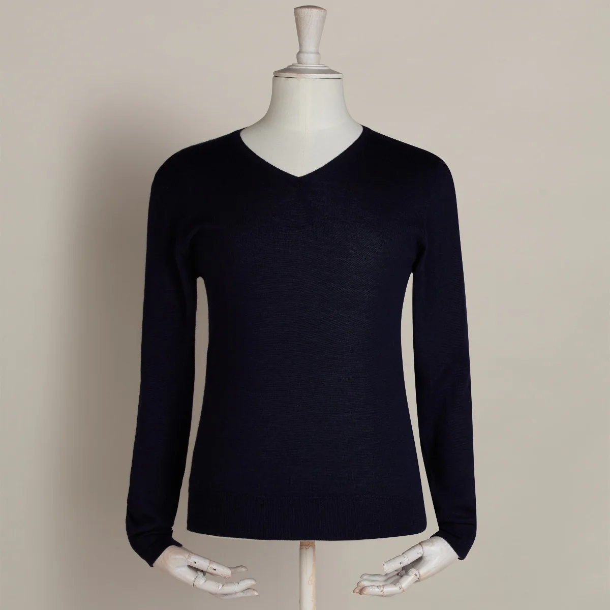 Lightweight V-neck Cashmere Sweater in Midnight